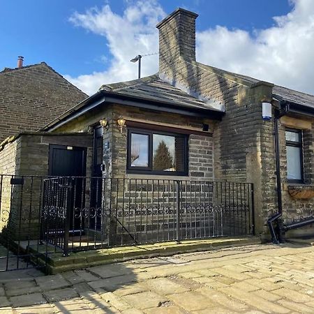 Unique Victorian Stable Conversion Галіфакс Екстер'єр фото