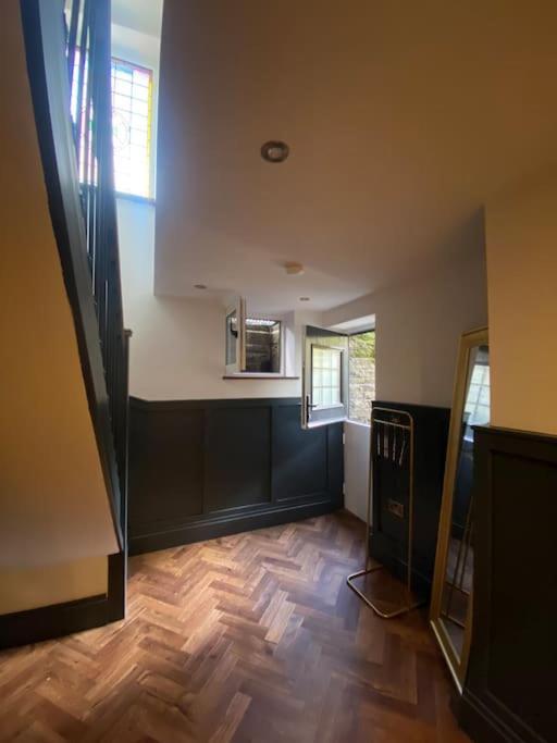 Unique Victorian Stable Conversion Галіфакс Екстер'єр фото